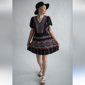 Savannah Jane Embroidered Dress Sz Med Mini Stretch Peasant Boho Cottage Beach